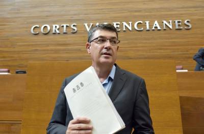 El presidente de les Corts Valencianes se compromete con el CECOVA a promover la modificación del término erróneo ATS
